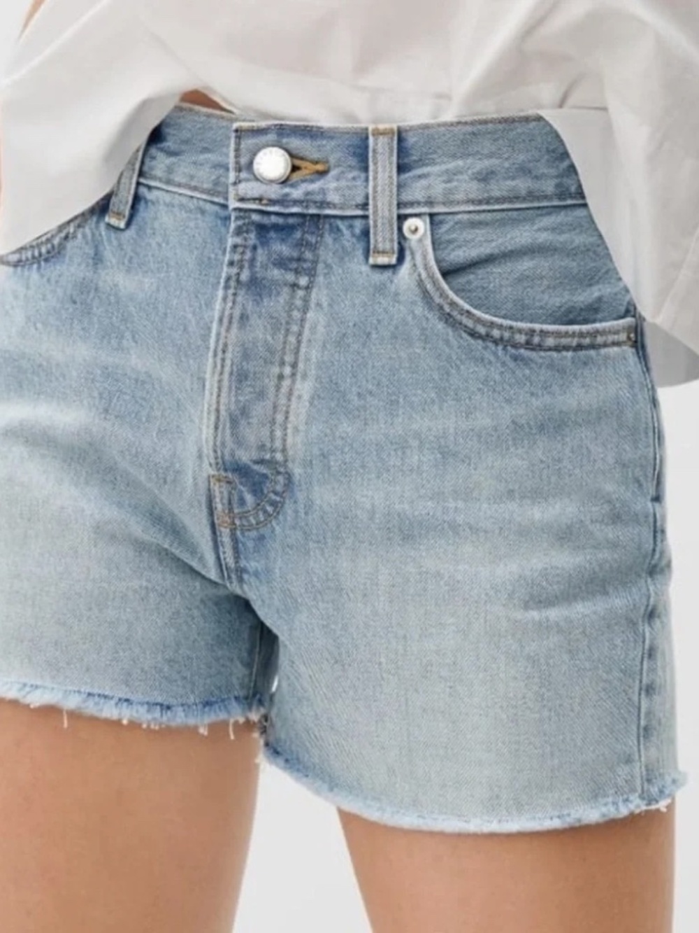 Everlane The Relaxed 90s denim cut off short in vintage sunbleached blue 27